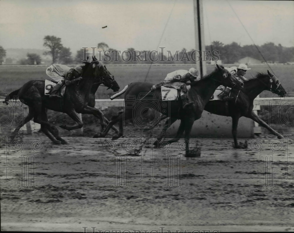 1947 Press Photo 5000 - Horse Racing - cvb46769-Historic Images