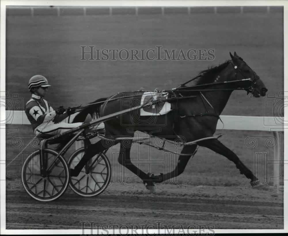 Press Photo Horse Dare You To, Driver Mike Lachance - cvb46773- Historic Images