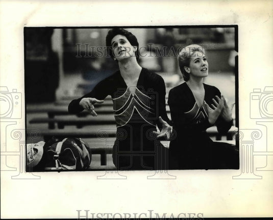 Press Photo Ice Skating - cvb46996- Historic Images