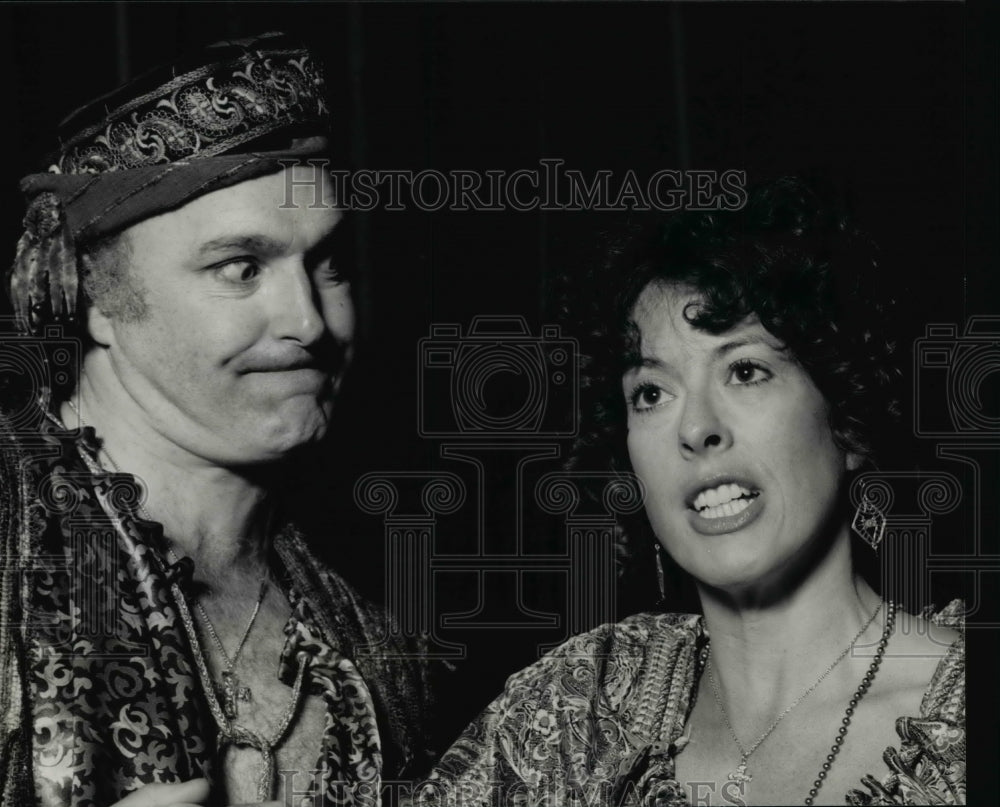 1990 Press Photo Tad Ingram &amp; Kate Ingram in a scene from &quot;Taming of the Shrew&quot; - Historic Images