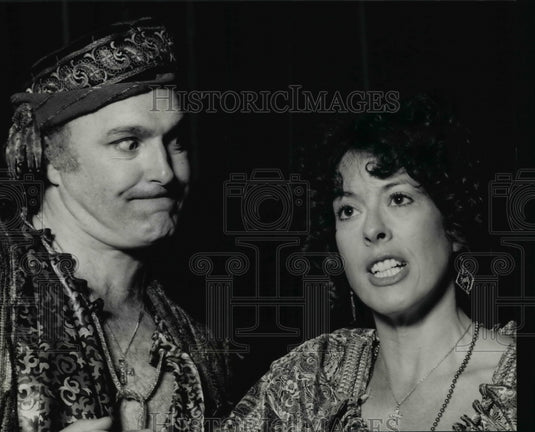 1990 Press Photo Tad Ingram & Kate Ingram in a scene from "Taming of the Shrew" - Historic Images