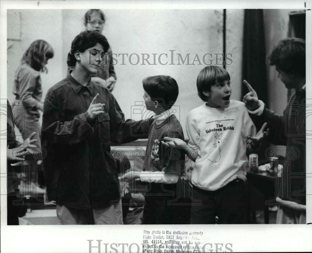 1989 Press Photo Cast Members of Beck Center Production Pinoccio Play - Historic Images