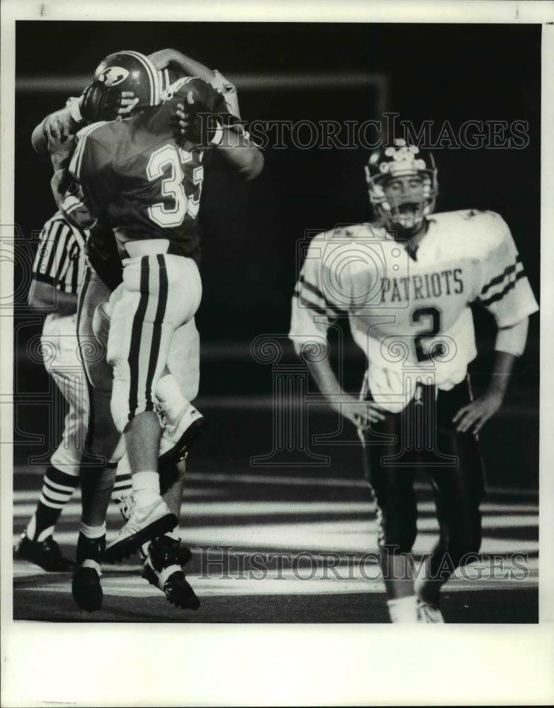 1988 Press Photo Valley Forge Player Shaun Beauchesne just stands disgusted - Historic Images