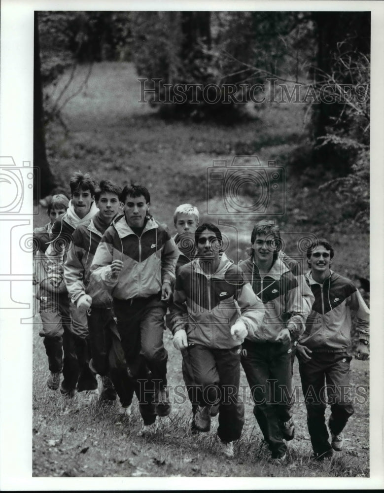 1989 Press Photo Kevin Kovitch and Nilesh Shah with Mentor High School boys - Historic Images