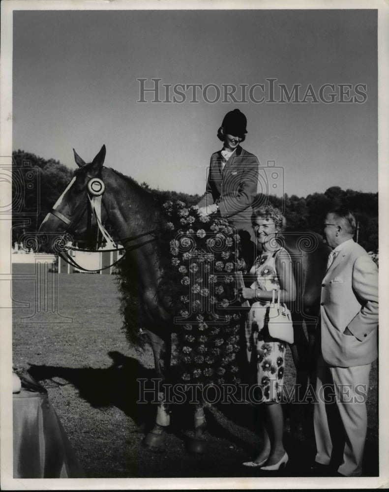 Press Photo Mrs. Mary Mairs Chapot and "Tomboy" of the United States Equestrian - Historic Images