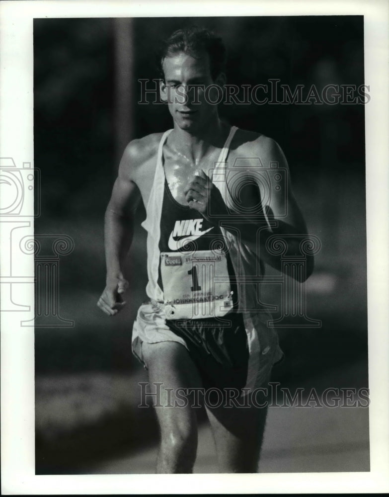 1991 Press Photo Johnnycake 5 mile winner John Scherer run away from competition - Historic Images