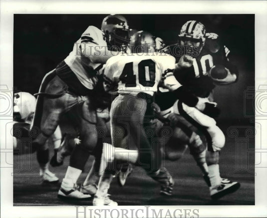 1986 Press Photo Hawkens defense trying to stop Margaretta