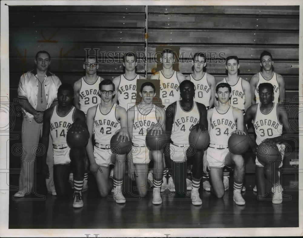 1961 Press Photo Bedford High School Basketball team members cvb4745