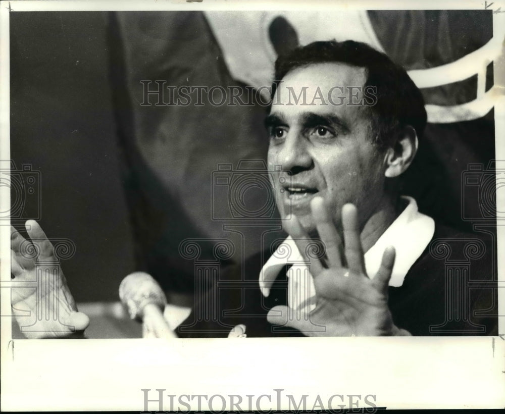 1980 Press Photo Day after press conference-Sam Rutiglino - cvb47619-Historic Images