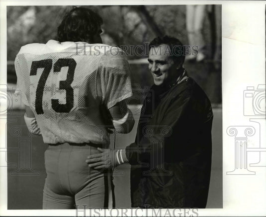 1982 Press Photo Sam greets Browns player Rep. Doug Dieken - cvb47627 - Historic Images