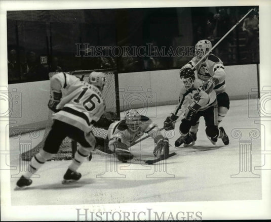 1984 Press Photo St. Ed's vs Cleveland Heights hockey - cvb47676 - Historic Images