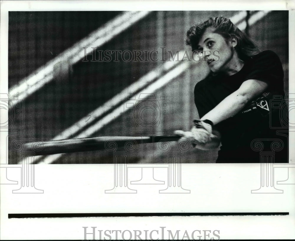 1989 Press Photo Leigh Lewis, Trinity High, takes batting practice - cvb47691 - Historic Images
