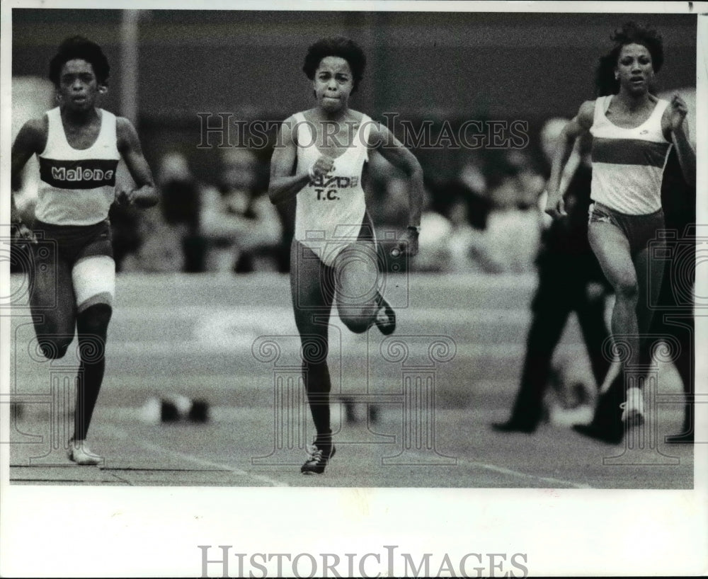 1989 Press Photo Evelyn Ashford (C) outspint the field to win the womens 55m - Historic Images