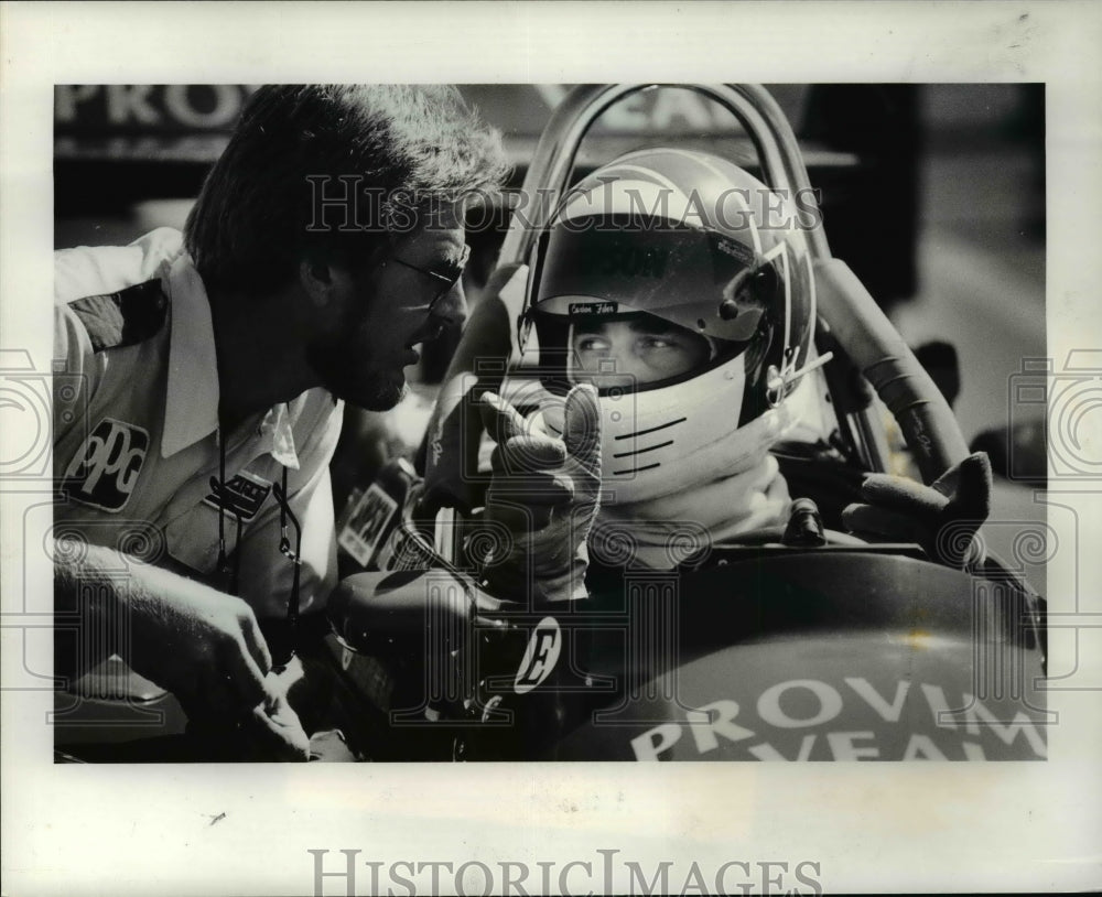 1984 Press Photo Winner of the Formula Vee race and his pit crew - cvb47797 - Historic Images