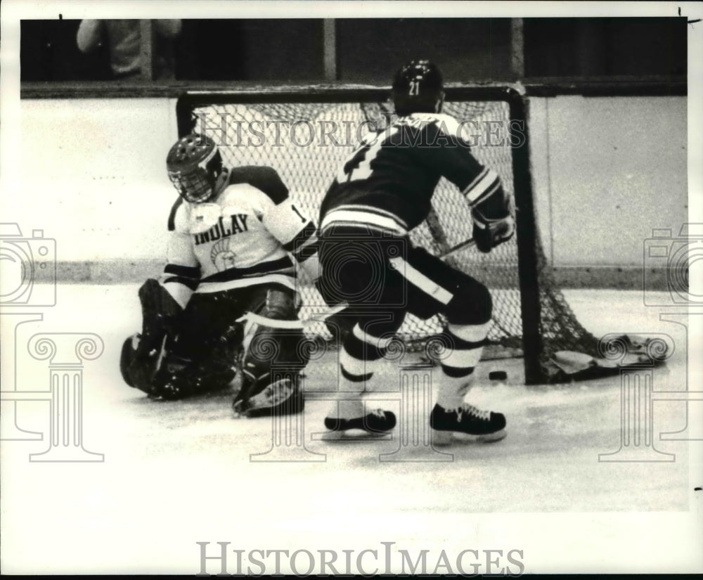 1983 Press Photo Bowling Green ties score at one a piece, 2nd period - cvb47806 - Historic Images