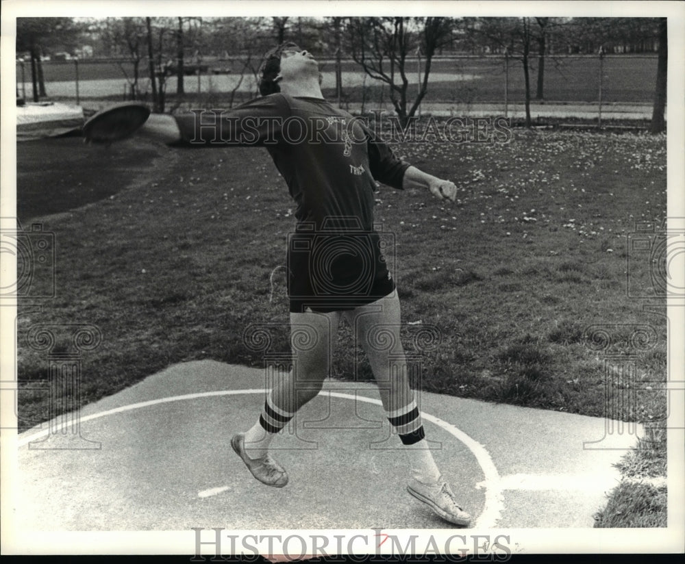 1980 Press Photo For the Longest Throw - cvb47950 - Historic Images