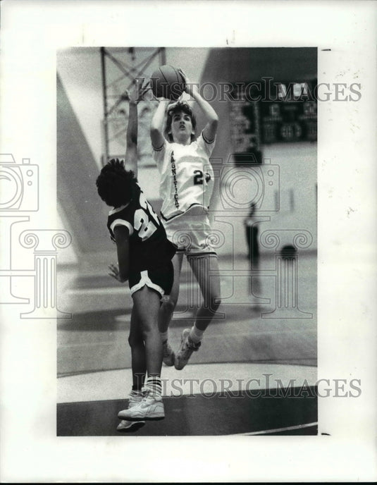 1989 Press Photo Monica Sutton vs Ellen Fox-Girls Sectional basketball - Historic Images