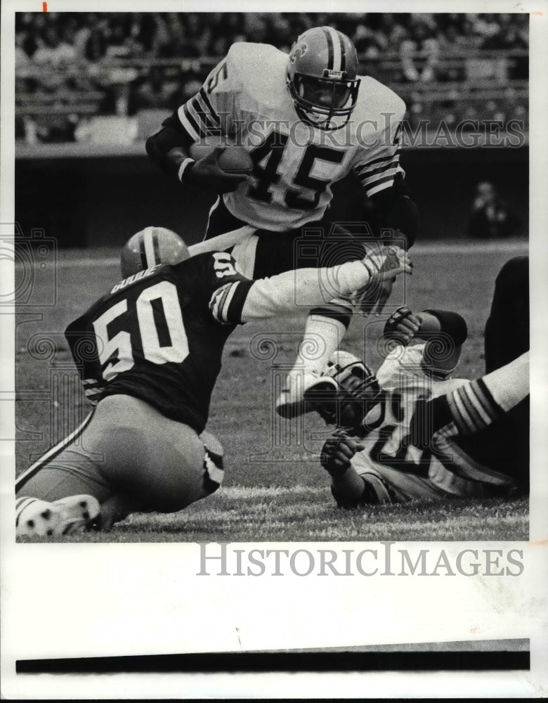 Press Photo Saints FB Jack Holmes vs Don Goode-football action - cvb48105 - Historic Images