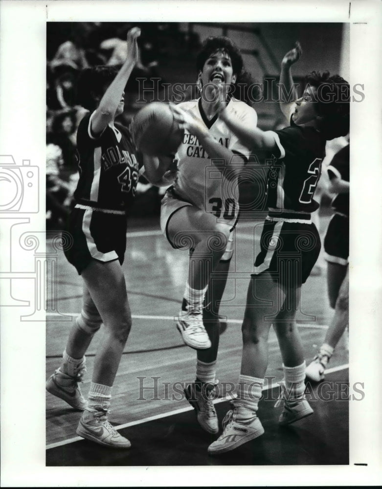 Press Photo Shannon McGuire-Cleveland Central Catholic vs Holy Name, basketball - Historic Images