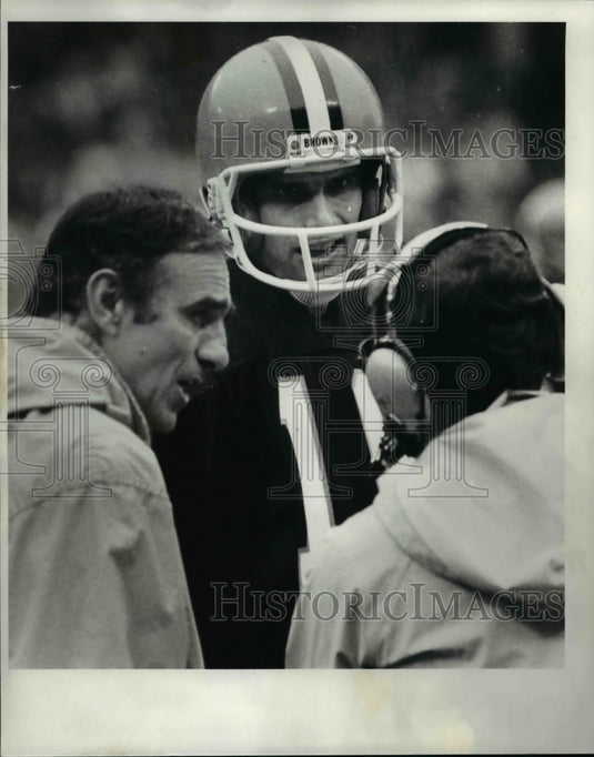 1984 Press Photo Paul McDonald with coach Sam Rutigliano and Joe Daniels- Historic Images