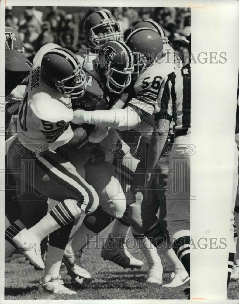 1981 Press Photo Browns' Don Goode and Robert Jackson stop William Andrews - Historic Images
