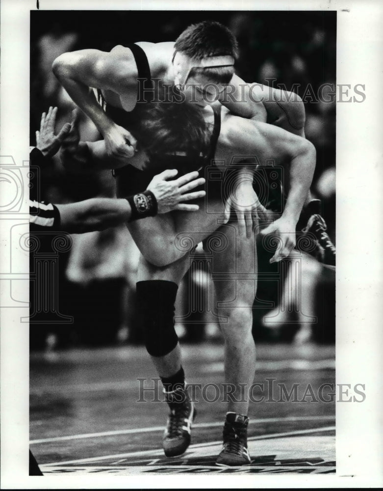 1988 Press Photo St. Eds Alan Fried carries Brian Delvecchio-wrestling action - Historic Images
