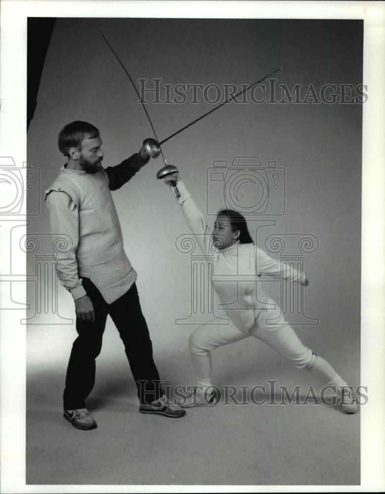 1991 Press Photo Fencers Bill Reith and I Han Go - cvb48710 - Historic Images