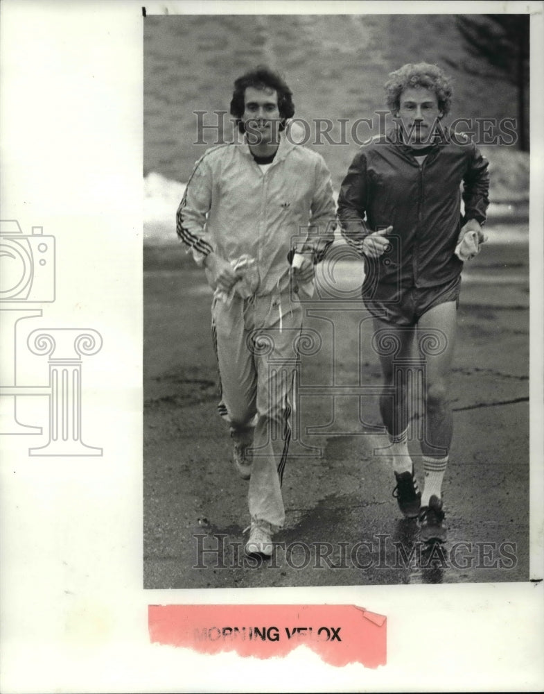 1982 Press Photo Craig Virgin and Ted Rupe-Olympic cross country runner - Historic Images