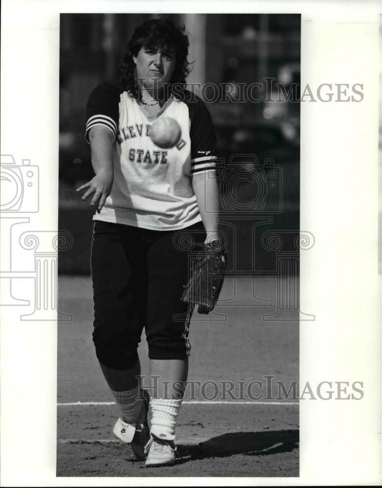 1990 Press Photo CSU Women Softball Player Pat Young at practice - cvb48797 - Historic Images