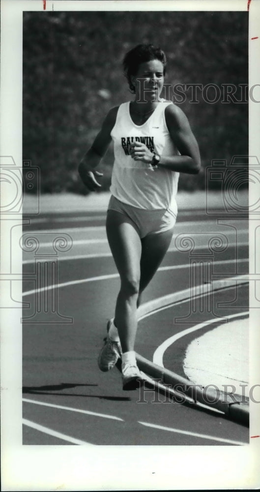 Press Photo Barb Hunter, Distance runner for Baldwin-Wallace - cvb48816 - Historic Images