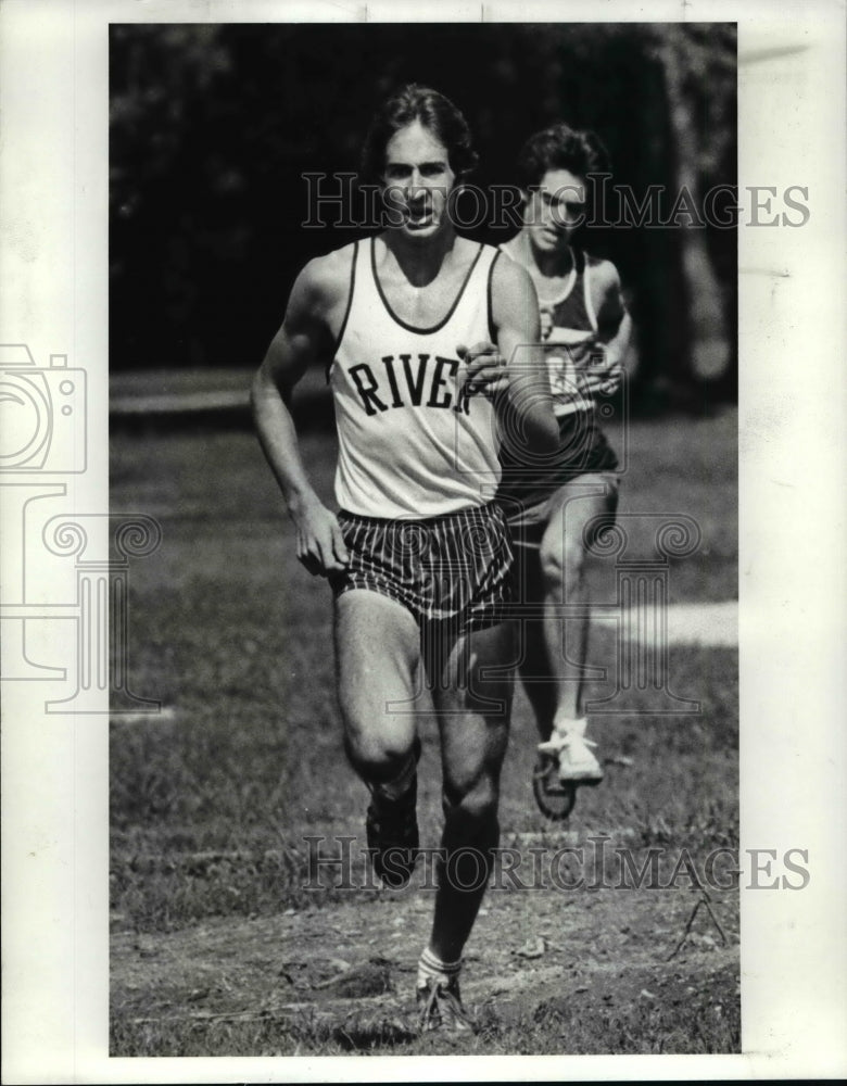 1982 Press Photo Cross Country runners Bob Mau and Andy Herr - cvb48827- Historic Images