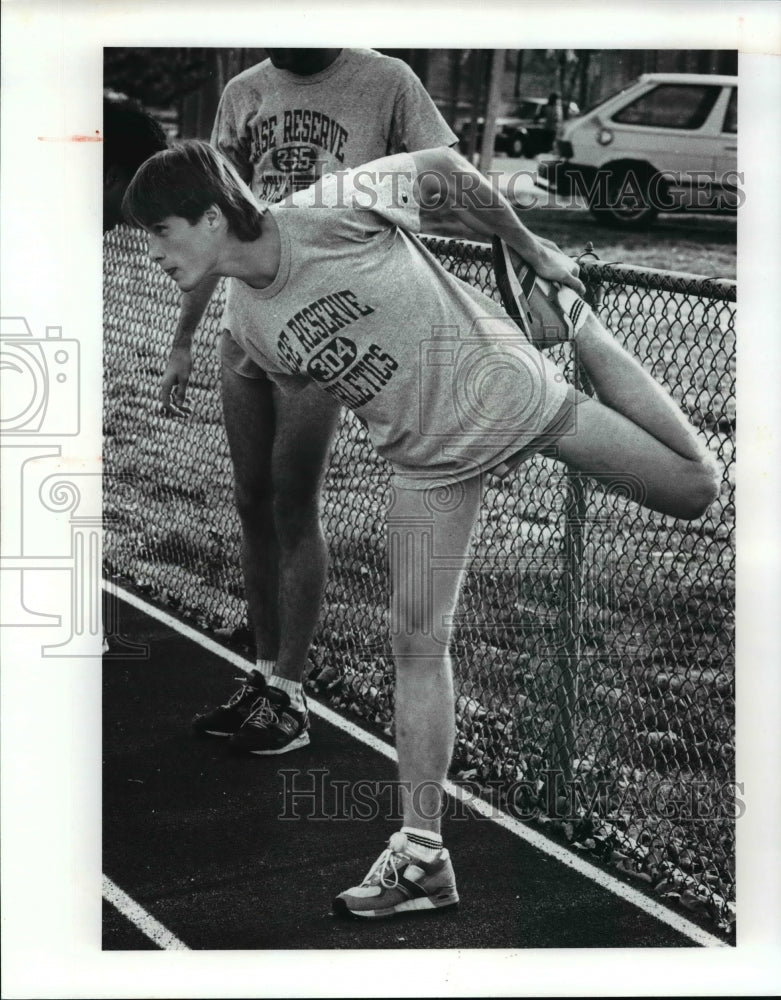 1989 Press Photo Karl Knoll stretching before running at CWRU Finnigan Field - Historic Images