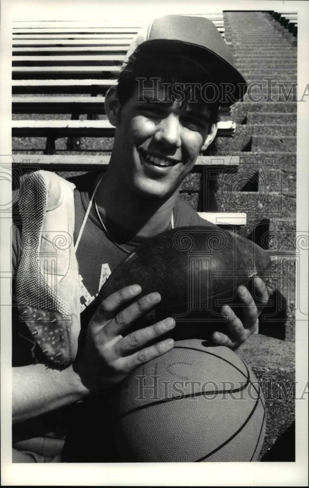 1981 Press Photo Jim Tait, Shaker Heights High Star, football, track and basketb- Historic Images