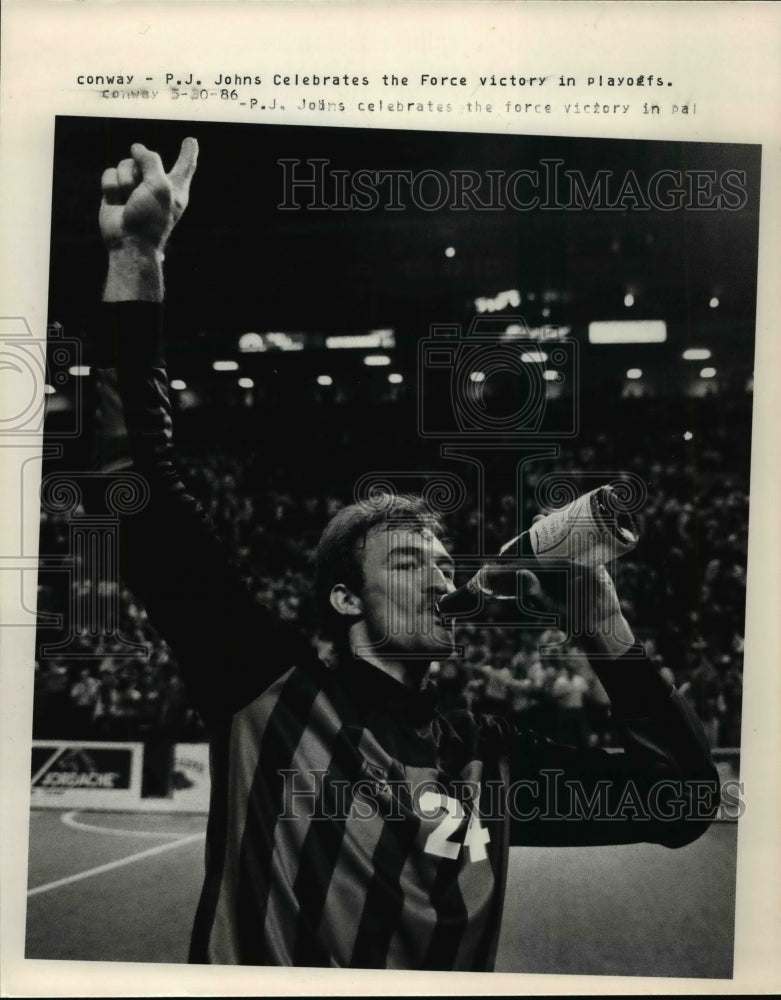 1986 Press Photo P.J. John Celebrates the Force vistory in playoffs - cvb48966 - Historic Images