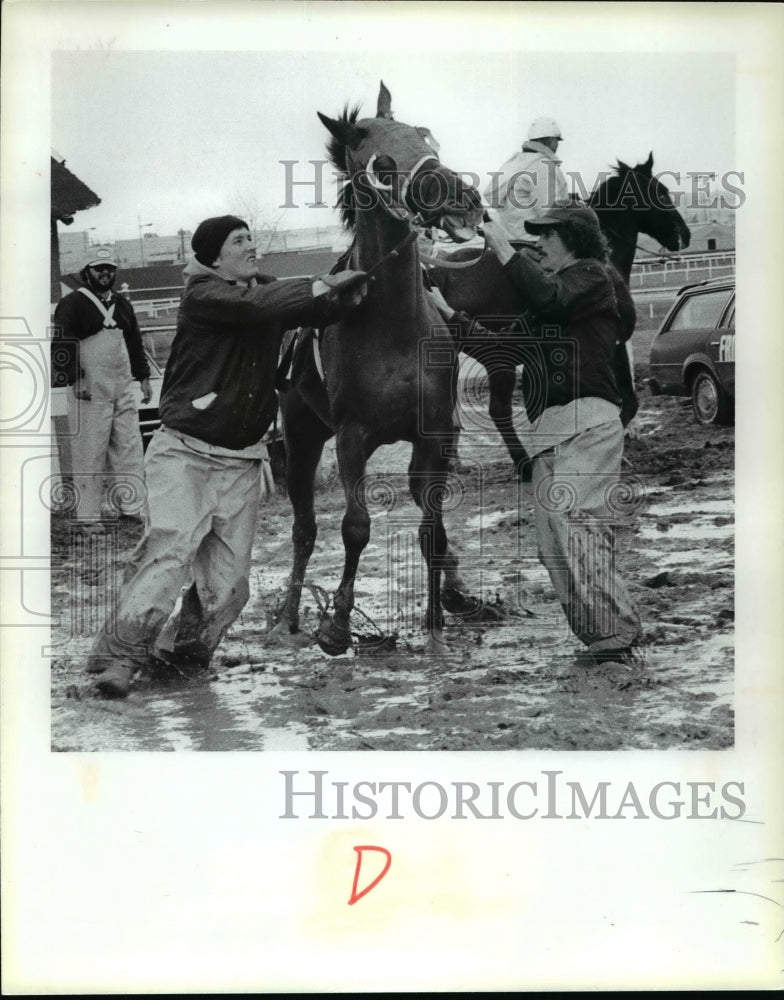 1979 Press Photo Miss Chadron, goes to the apte during the 3rd race. - cvb48973 - Historic Images