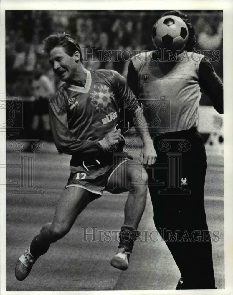 1986 Press Photo Tim Wittman tries a header shot past Chris Vacarro - cvb49030 - Historic Images