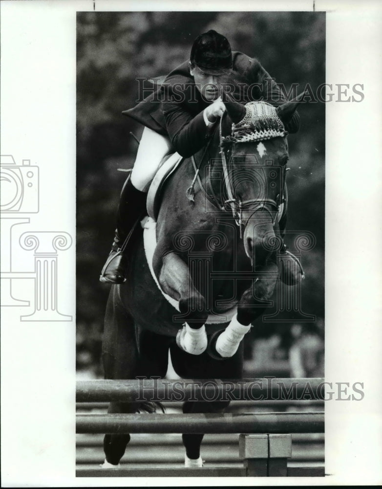 1989 Press Photo Mark Leione of Ri-Arm is riding Abundo - cvb49047 - Historic Images