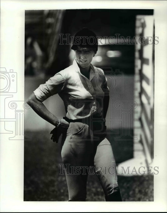 1986 Press Photo Katie Monahan looks over the course - cvb49129 - Historic Images