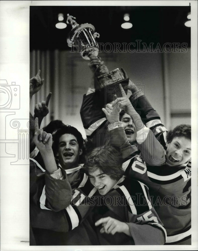 1983 Press Photo North Olmsted celebrates after victory over Padua - cvb49150 - Historic Images