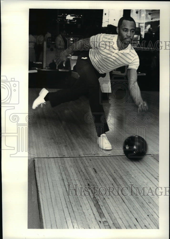 1987 Press Photo Champ of the Beat the Champ Bowling, Rico Lake - cvb49234 - Historic Images