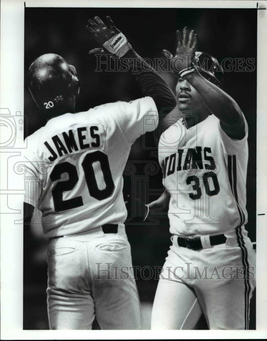1989 Press Photo Joe Carter is Greeted by Dion James After he Drove Home - Historic Images