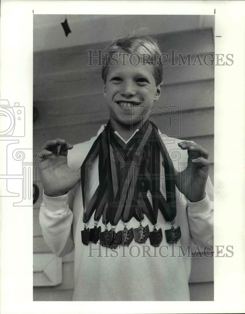 1990 Press Photo Mark Seidman with his Seven Gold &amp; One Silver - cvb49359 - Historic Images