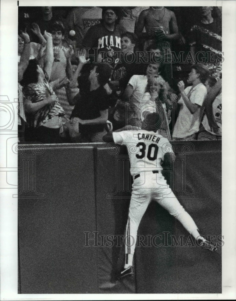 1989 Press Photo Joe Carter Caught Everything Hit his Way in Left Field- Historic Images