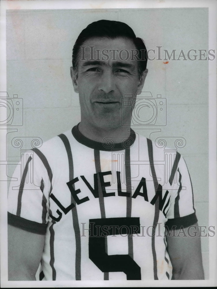 1968 Press Photo Argentine player Ruben Navarro, Stokers&#39; soccer center half - Historic Images