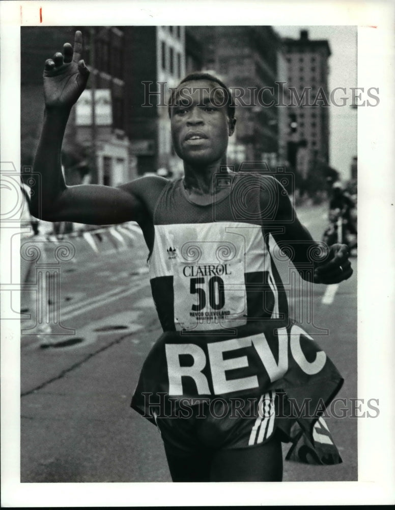 1990 Press Photo Yobes Ondieki, winner of the 10K race - cvb49499 - Historic Images