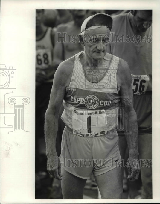 Press Photo Cape Cod Huntington Heart 10K Runner