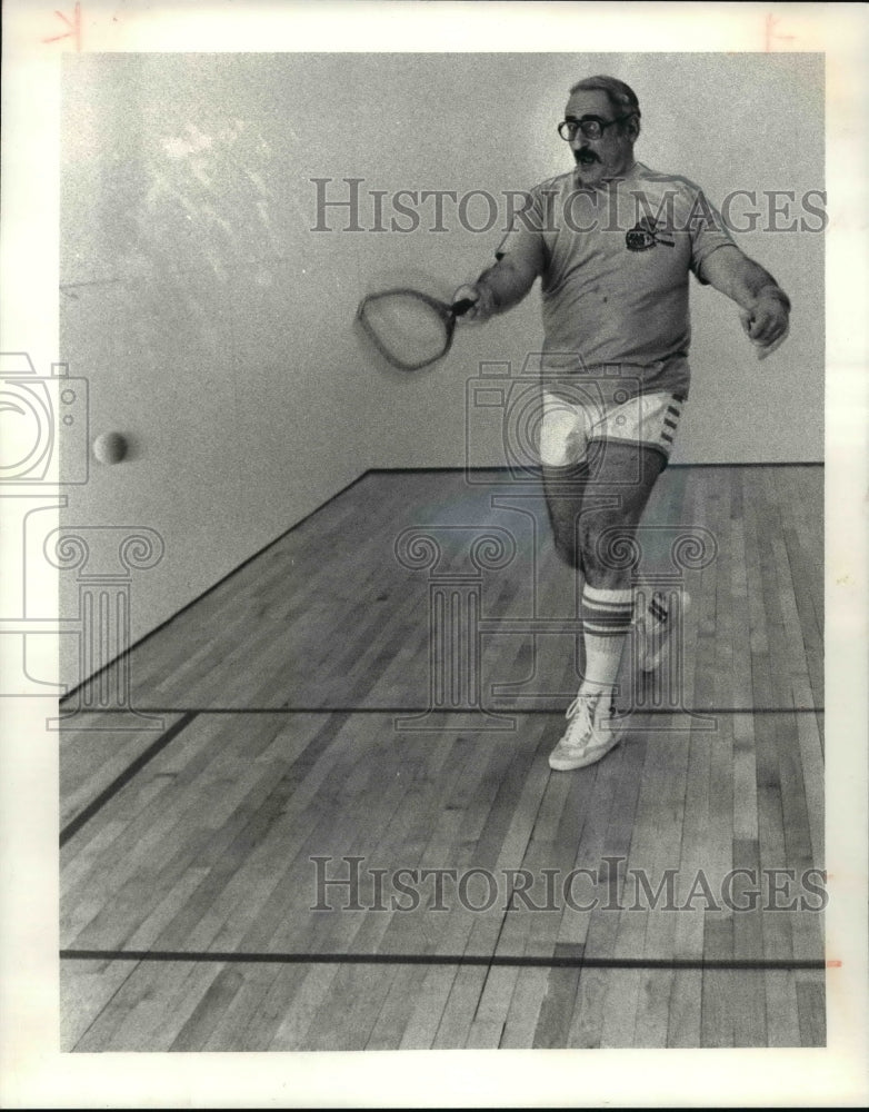 1981 Press Photo Lenny Stark Manager of New Raquet Ball Complex - cvb49537- Historic Images