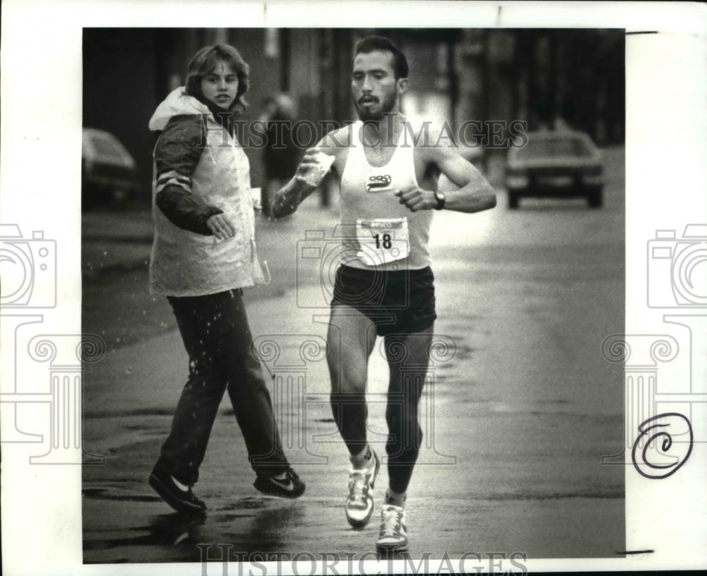 1983 Press Photo Marathon winner-Demetrio Cabamillos - cvb49682- Historic Images