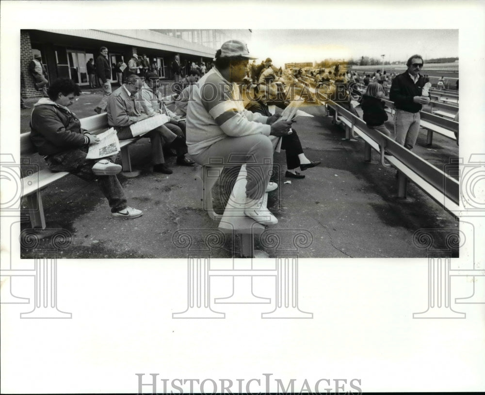 1989 Press Photo Lawrence Pilkington Sits on Top of the Benches - cvb49733 - Historic Images