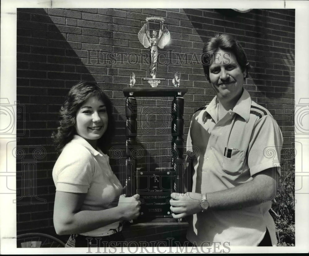 1984 Press Photo Karen Lazanich and John Miller finalist of Bowling tournament - Historic Images